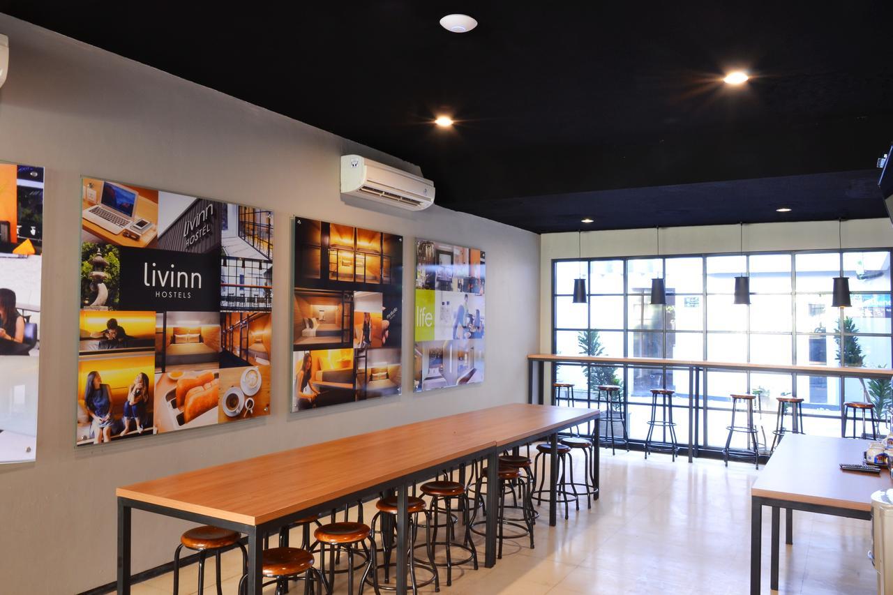 Livinn Hostels Gubeng Station Surabaya Exterior photo