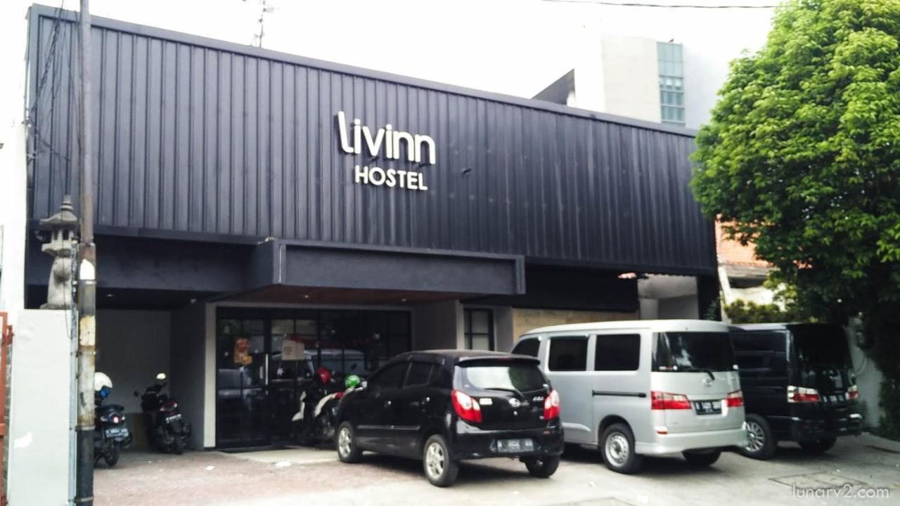 Livinn Hostels Gubeng Station Surabaya Exterior photo